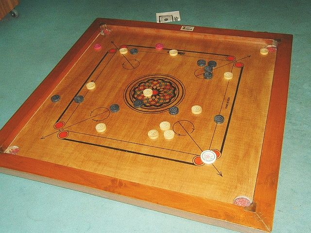 Carrom: Spielmaterial