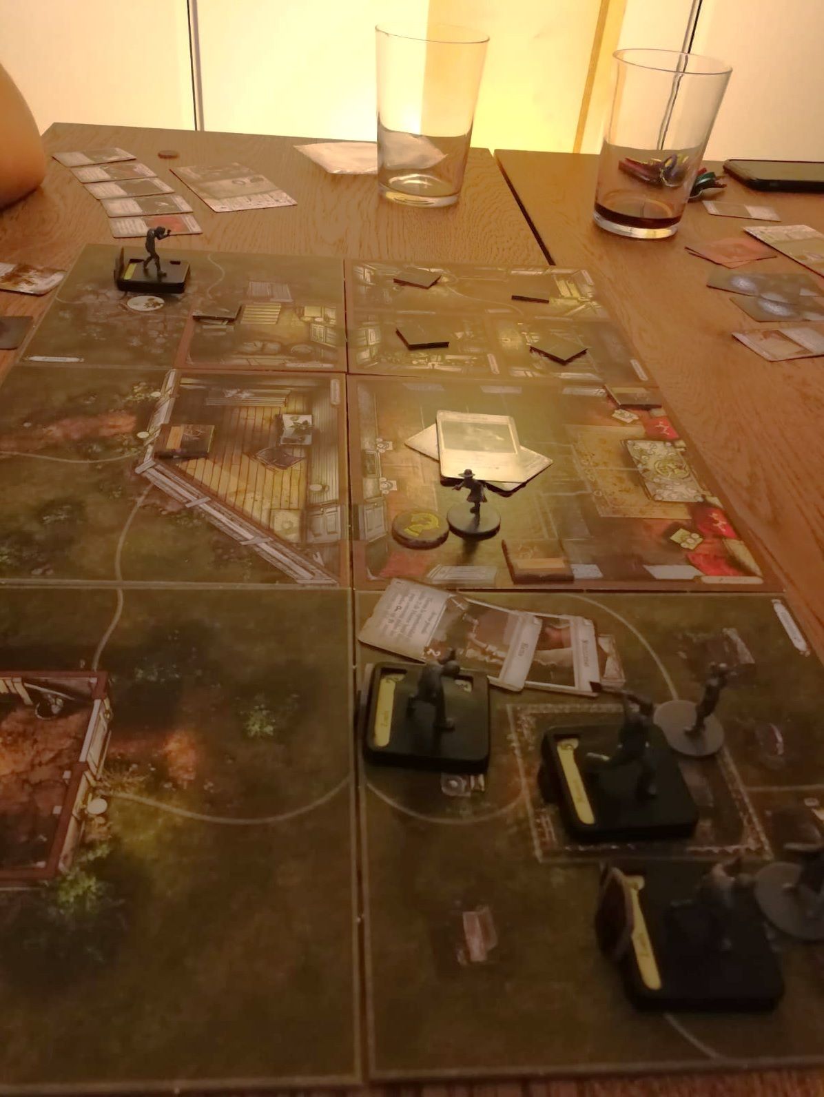 Mansions of Madness: First Edition, Foto aus Wikimedia Commons